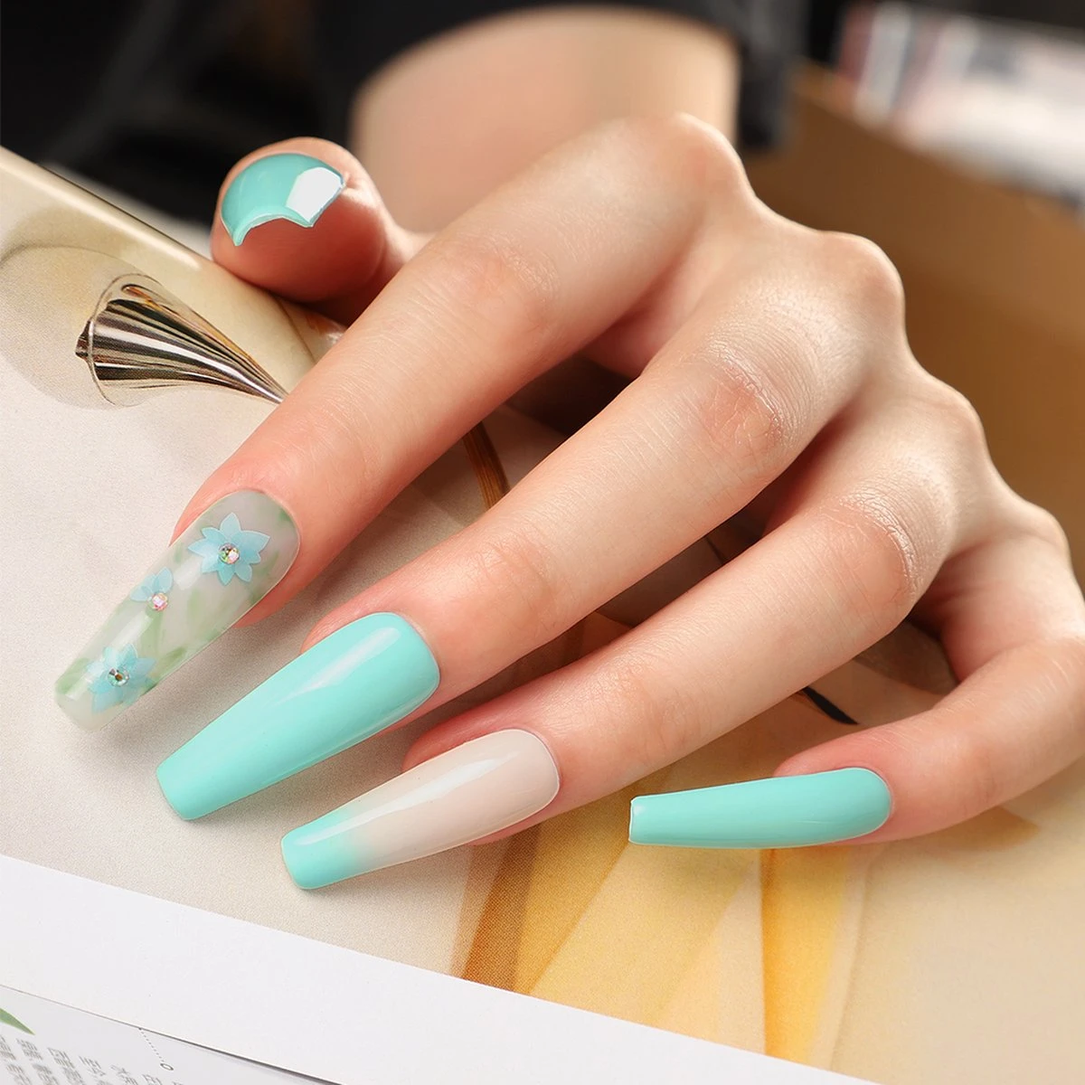 Royala F - Gellak Starterspakket + Inclusief Portable UV LED Lamp + Met 6 Verschillende Gellak Kleuren - Gellak Lamp – Topcoat - Basecoat - Alle Benodigdheden In Eén - Afbeelding 12