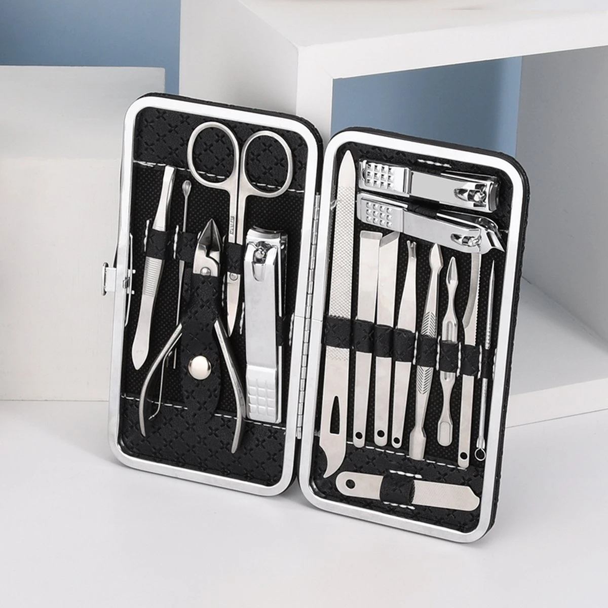 Medies - Luxe Manicureset 16 Delig Met Lederen Luxe Etui | Pedicure Set | Manicure Etui | Manicure Sets | Pedicure Sets | Nagelverzorging | Nagelknippers | Comedonlepels | Nagelvijl | Nagelriemknipper | Teennageltang | Nagelschaar | RVS - Afbeelding 2