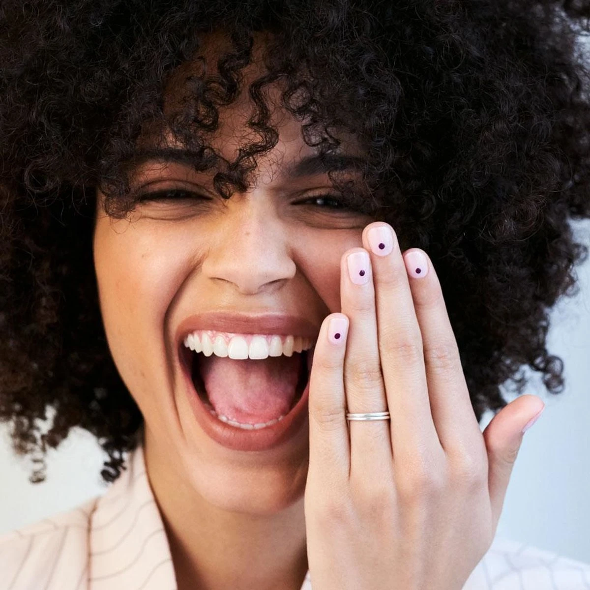 Bourjois 1 Seconde Nagellak - 13 Bouquet Of Roses - Afbeelding 4