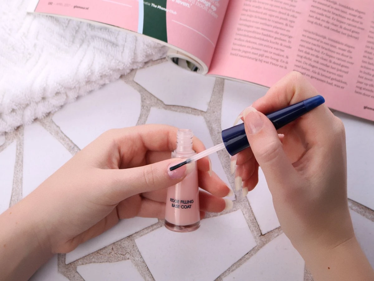 Herome Combi-Pack Voedende Nagelolie & Ridge Filling Base Coat (Nourishing Nail Oil & Ridge Filling Base Coat) - Herstelt Nagels, Maakt De Nagels Veerkrachtig & Vult Oneffenheden Op. Maakt De Nagel Egaal En Glad - 2*10ml. - Afbeelding 5