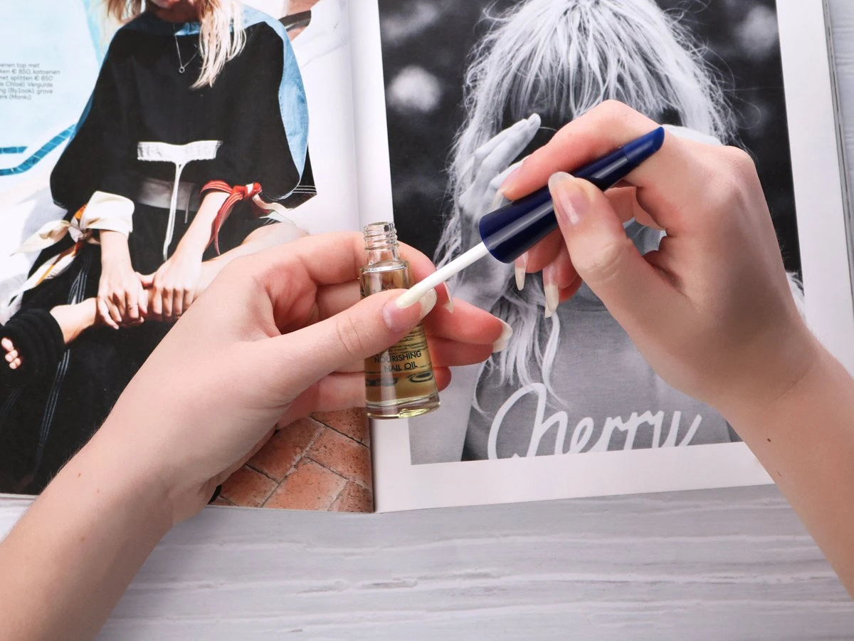 Herome Combi-Pack Voedende Nagelolie & Ridge Filling Base Coat (Nourishing Nail Oil & Ridge Filling Base Coat) - Herstelt Nagels, Maakt De Nagels Veerkrachtig & Vult Oneffenheden Op. Maakt De Nagel Egaal En Glad - 2*10ml. - Afbeelding 6