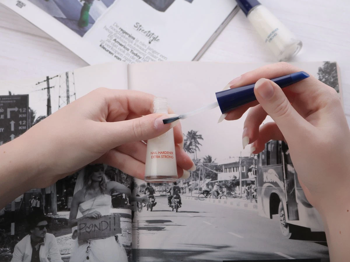 Herome Combi-Pack Exit Damaged Nails & Nagelverharder Extra Sterk (Nail Hardener Extra Strong) - Herstelt Beschadigde Nagels En Zorgt Voor Ijzersterke Nagels - 7ml. & 10ml. - Afbeelding 6